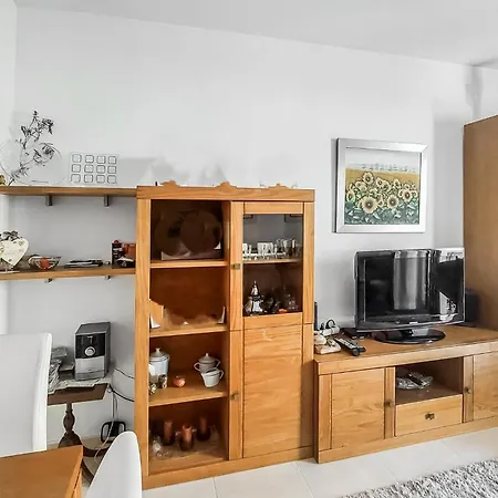 Apartamento Stunning In With Kitchen